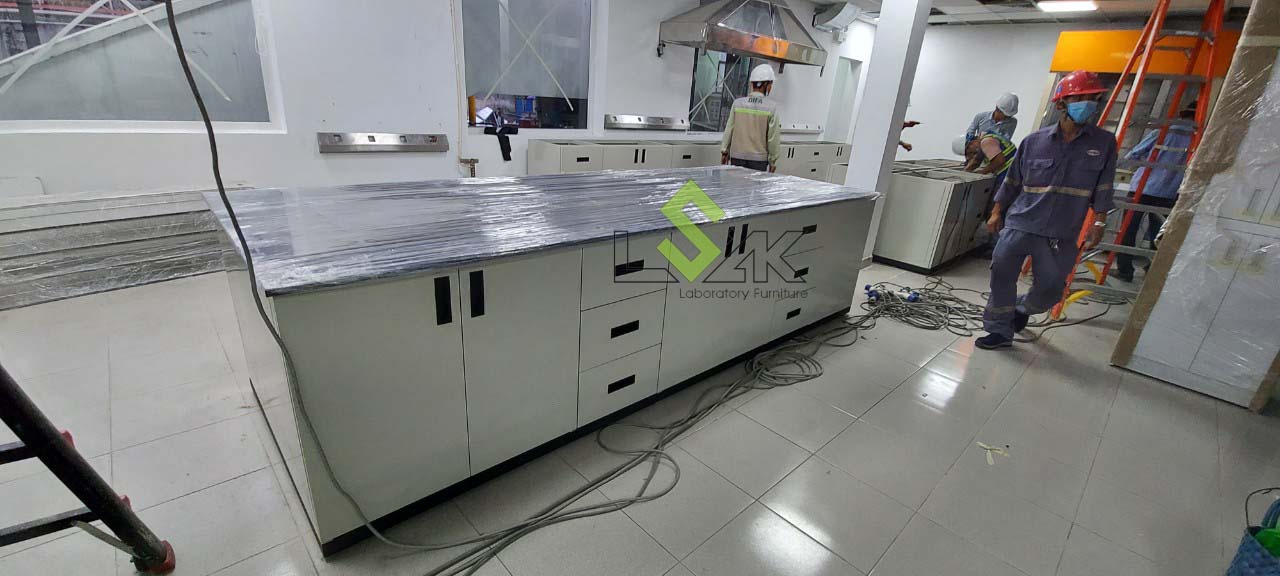 thi công lắp đặt nội thất phòng thí nghiệm hóa lý bằng thép không gỉ
