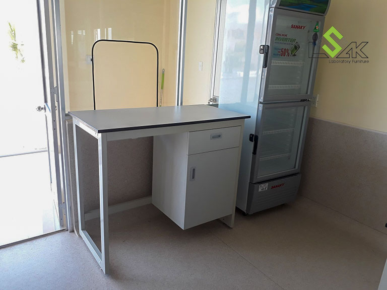 Bàn thí nghiệm khung thép nội thất phòng thí nghiệm Công ty Thủy Sản Việt Úc - Bạc Liêu