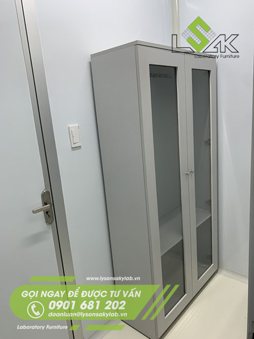 Tủ thay đồ làm bằn Ván MRMFC V313 dày 18mm, nhập ngoại, thân thiện môi trường, chống ẩm, viền PVC được xử lý nhẵn.