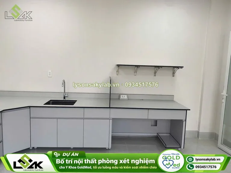 Bàn thí nghiệm áp tường có bồn rửa